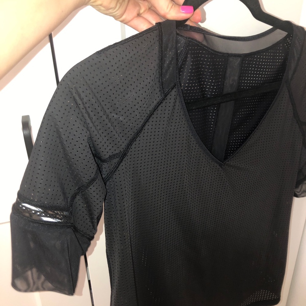 LULU LEMON JERSEY /MESH SHORTSLEEVE
